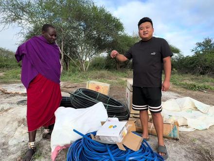设备正式下井!众酋长齐聚:举行祝福仪式,唱歌跳舞场面太隆重了 #千万生活dou来拍 #海外生活 #打井钻井