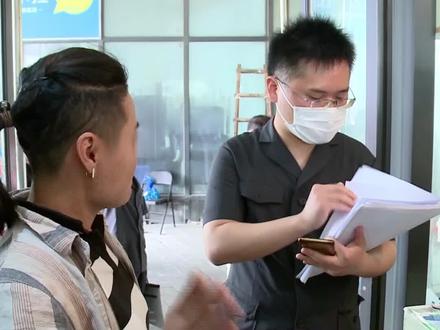 饭店老板拖欠工资被拘传,态度强硬。拘留途中慌了神,主动和解。 #上海法院 #执行现场 @上海宝山法院