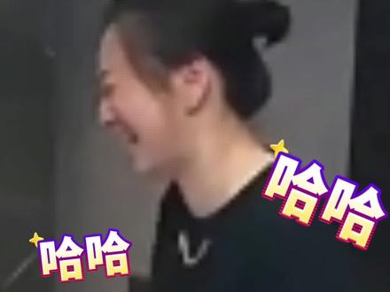 5月15日,安徽。老公夸老婆新衣服好看,句句搞笑又扎心逗得老婆哈哈大笑。(视频来源@图爸 )