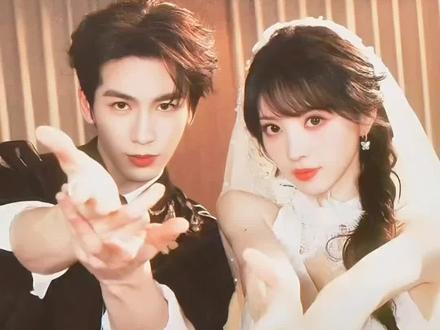 霸王茶几姬自定义杯贴张凌赫 霸王茶姬杯贴导入图片方法 张凌赫霸王茶姬杯贴 霸王茶姬小程序怎么上传杯贴 霸王茶姬杯贴导入图片方法#张凌赫#霸王茶姬#剪映模板 #剪映 霸王茶姬定制杯贴购买