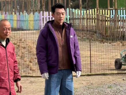 郑恺在新繁和大森子为留守老人办杀猪坝坝宴。本人还是很帅的。#郑恺 #大森 #留守老人