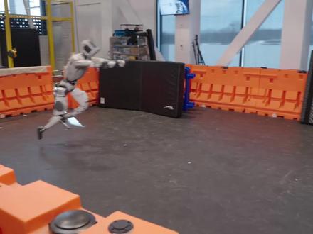 盘点一周AI大事(2月15日)|王炸视频模型 字节正式上线最强视频模型「Seedance 2.0」
字节发布最强开源视频模型「Alive」
工程师davidohyun开源龙虾女友「Clawra」爆火
Google升级最强推理模型「Gemini 3 Deep Think」
智谱发布最强开源大模型「GLM-5」
MiniMax发布最强开源编码模型「M2.5」
Google官宣AI互联网协议「WebMCP」
Claude上线Windows版「Cowork」
Google Stitch炸裂升级
千问发布最强开源图像模型「Qwen-Image-2.0」
研究员开源最强语音合成模型「MOSS-TTS」
研究员推出最强开源音乐模型「SoulX-Singer」
研究员开源最强配音模型「Just-Dub-It」
#AI新星计划 #抖音年味新知贺岁 #前沿科技趋势发布月 #AIGC #人工智能