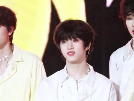 不要放过这个随舞小咪啊^ ^#直拍 #tf家族新年音乐会 #随舞 #安利 #张函瑞