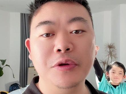 一大早就看到这个不好的消息,心头一紧,这个战事不知道何时才能结束了,影响将是巨大的无论对于海湾国家还是生活在那边的人民#航班取消 #迪拜 #回国