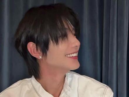 #郝熠然
3.15普普直播各种小甜点
布布打喷嚏找存在感,
果然在身边,普普飞吻都只敢飞一半