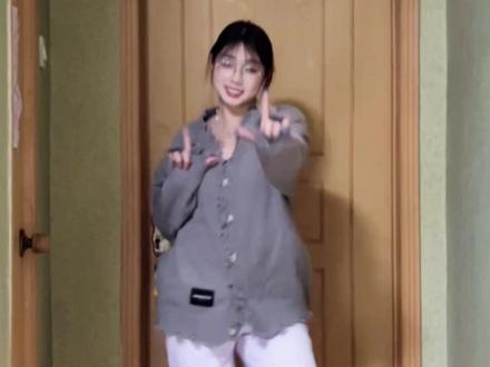 阿粉呜呜 真的是初心了 #lovememore #lovememore舞蹈挑战 #apink #顺口溜教程 #抖音热门舞蹈计划