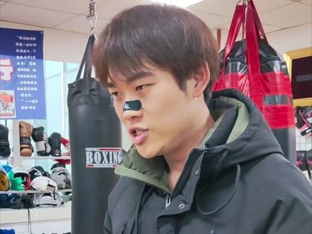 市面上常见实战拳套杀伤力最强测评,主播已经进入医院!#拳击 #拳击实战 #拳击装备 #拳击手套 #拳击训练