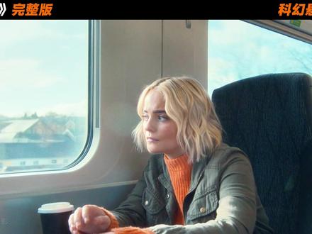 《73码》完整版 一口气看完神秘老太太 艾米发现自己每经过一个不同车站,窗外都会有一位神秘老太太如影随形,就算列车极速行驶,老太太也会站在窗外比划着手势。艾米意识到不对劲后下车,发现老太太仍跟着自己。她试图接近老太太弄清楚对方意图,可老太太始终与她保持一定距离。艾米加快脚步甚至狂奔,都难以甩掉老太太,而老太太还会瞬移到前面山头上,艾米向当地超自然组织寻求帮助,该组织试图抓住老太太,但每个特工都仿佛被无形力量冻结,最终只能撤退。此后神秘老太太不断出现在艾米视野中,但一直未伤害她,艾米开始尝试接受老太太。……@DOU+小助手 #影视解说#每日推荐电影#悬疑#恐怖故事#胆小慎入