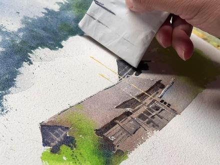 郁郁葱葱的绿色乡村,怎么把绿色画好 #水彩教程 #GAF上海插画艺术节 #抖音插画大赛 #绘画教程
郁郁葱葱的夏天,绿色生机盎然散发着勃勃生命之光。可是这么养眼的色彩好看却很难画,因为绿色的色阶相对其他色彩而言,在明度上就很短,例如很亮的绿色画在纸上和其他色相比起来会像白色,而很深的绿色会像是黑色;并且色彩倾向的变化也非常受限,太偏黄了的话给人第一感觉是黄相的一个色彩、太偏蓝了就是青色、偏红的话,那就会是灰色或者黑色了。那单独绿色用起来不经调和的话又太生。所以绿调子的画是比较难画的,这幅习作以贵州小寨子为例,我们一起看看如何通过心智中的绿色,不同层次的绿色,绘出一幅闪着生命之光的水彩风景画!欢迎您一起交流!