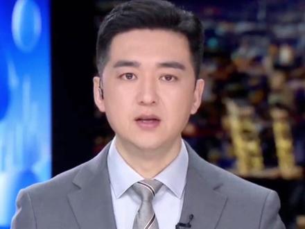 18日上午,渝昆高铁云南段开始铺轨。渝昆高铁起自重庆西站,途经重庆、四川、贵州、云南,终到昆明南站,全长约700公里。全线开通运营后,重庆到昆明的行车时间将压缩至两个半小时左右。#媒体精选计划