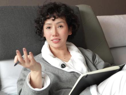 成立8个月卖了20亿美金?Manus凭什么被Meta疯抢? AI圈最近最大的新闻:中国团队Manus被Meta收购!
很多人看不懂,一个做“问答”的公司值这么多钱?
其实,它卖的不是技术,是极致的用户体验。
它把繁琐的工作流直接变成了结果交付(PPT、报表、代码)。
这就是未来的机会:越垂直、越专业、越离钱近。
#Manus #AI #Meta #商业模式 #创业