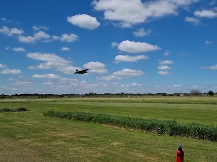 F22航模造价20万,安装两台喷气发动机,看第一眼以为是真飞机