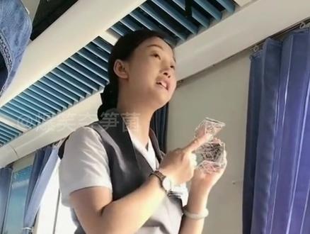 盘点火车上的灵魂推销员,口才一绝惹人爆笑,乘客:咋还卖急眼了