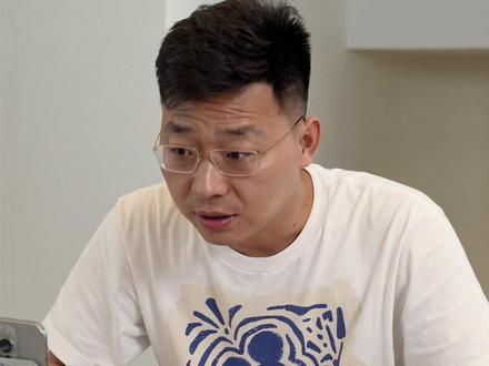 虚拟货币承兑商合规 #网络犯罪辩护律师 #江浙沪刑事辩护律师 #刑事辩护律师 #网络犯罪辩护律师团队 #苏州刑事律师 U商合规 合规的U商赚不了大钱靠的就是跑量
你就一分两分的赚,最多不要超过三分。很难有刑事风险。
不合规的U商可以赚钱但存在刑事法律风险
现在的U商出U收支付宝或银行卡转账更安全
Kyc一定是可以识别出交易对手存在猫腻的,验流水。买币需求一定可以让电诈人员无所遁形。
但怕就怕你没有底线。抹不开面子,和一个人有长期稳定的交易后就开始不按规矩办事。放松警惕。风险自然而然就来了。
嫌你麻烦的客户一定有鬼,不用多想终止交易。总是催促你的客户一定有鬼,终止交易。
现金卖U一定要带个点钞机。防止出现假币或遇到练功券。
干现金收U一定要练好功夫,防止遇到抢U的或者骗U的。到外地收U最好去三个人防止你U转了钱带不走。去外地控制钱包的人最好不在同一个城市。一个人开车一个人谈。还有一个能激动遇到危险及时报警。
转币前最好先小额测试。地址是否正确,交易选择对方提前约定好的地点,茶楼。酒店或者对方安排的地方。要小心,小心对方提前安了真孔摄像头盗窃你的助记词。
如果你是真U商,合法合规的做U商,虚拟币不要放在同一个钱包里。散存于多个钱包。被偷了被抢了很难追回。损失太大,你就是个U商,干一年只要不小心出一次事儿这一年白干了。
在国内做U商不受法律保护,但你的U真的被盗了或者被骗了。或者你转了U对方剁币不给你钱了,你是可以报警的,但是前提是你是个真U商不是个干灰产的U商,如果你是干灰产的U商人家就敢黑吃黑。黑的就是你不敢报警,所以身正不怕影子斜。
带大量现金做高铁被高铁派出所盘问有问题吗?
你只要资金来源合法属于白资是没问题的。之前有个当事人咨询过我们她工作室的一个U商拿现金去收U在福建被盘查。24小时出来了,钱也还给了他们。但是你资金来源不合法,你支支吾吾说不出来所以然。很容易被关37天。所以合法赚钱才是你保命的王道。
现在找个律师打官司都很贵,U商也是个微利行业。做U商靠的是自己多留心。多提防别人。不是说让你不要相信人。是害人之心不可有但防人之心不可无。这个行业什么样的人都有。人心人性才是最可怕的。如果你合规做,你真的涉案了派出所你讲话都可以很大声,真被冤枉了可以找我。我们能救你!
以前的虚拟币交易都是先款后货。交易模式很重要,长期交易,甚至于和客户形成了长期虚拟币交易往来,出现了相互拆解虚