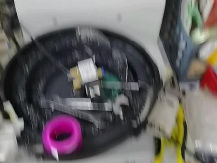 自动送扣订扣车,底下线头太长解决了!完美!每一份成果都来来自默默研究!给自己点个赞👍#努力的服装人 #服装厂 #工厂实拍视频 #服装缝制技术分享 #特种缝纫机