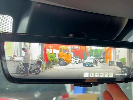 赛那至尊版升级原装铂金版流媒体后视镜,实用升级功能!#丰田赛那 #格瑞维亚 #专业的事交给专业的人 #无损改装 #赛那流媒体后视镜