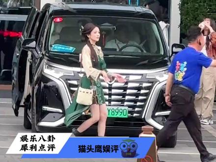 白鹿上车前突然跳了段舞,“我很好,你们也要开心”。 #白鹿 #王鹤棣 #范丞丞 #明星 #娱乐八卦
