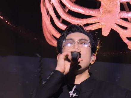 “故乡没有春夏秋,只有冬.”
#加木 #茶花开了该回家了 #说唱