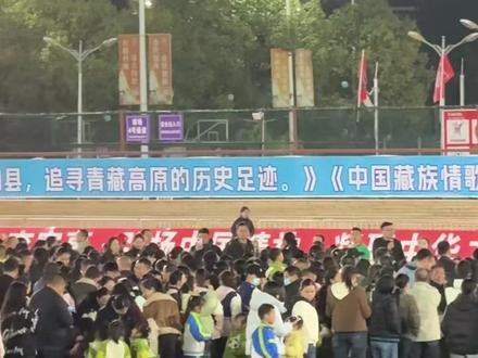 足球结情谊,危难见真心!贵州榕江为香港大埔募捐,村超球场成爱心集结地。(来源:榕江发布)