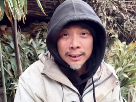 11月18日报道,荒野求生挑战赛第40天,“老中医”称食物变少系“冬藏”,以后有机会告诉大家怎么“藏人”。(编辑:钱瑾)#荒野求生 #七星山荒野求生挑战赛 #野外生存