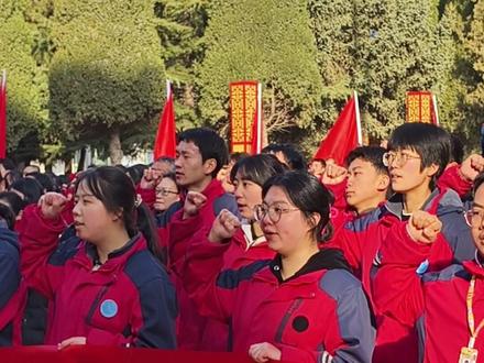 2月27日,靖远二中举行2025届高考百日誓师大会。#以梦为马不负韶华 #校园时光