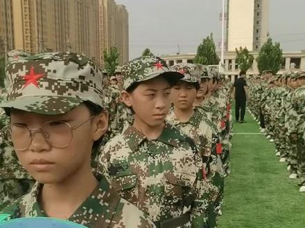 商河县新航实验学校七年级新生军训正式开始了,孩子们加油!