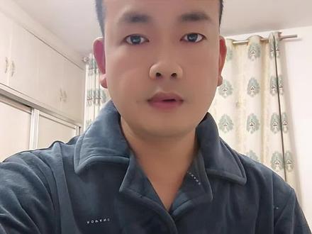 这个陌生女子为什么突然跑过去说他口罩戴反了呢?