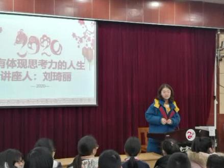 什么叫座无虚席,省文科状元刘琦丽 语文134、数学150、英语144、文综253,她回南高,让学弟学妹着迷。