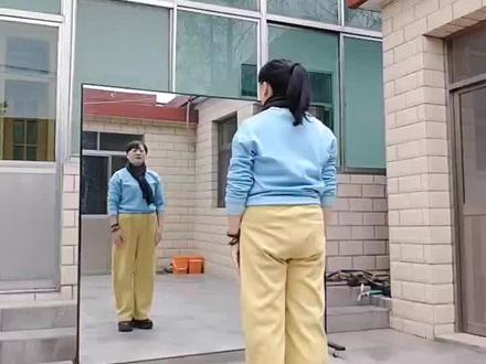 《我曾像个傻子一样爱你》64步广场舞背面慢动作分解#适合初学者的舞蹈推荐 #零基础学舞蹈 #一学就会系列 #简单易学
你好·周四🔆✐ᴹᴼᴿᴺᴵᴺᴳ✐🏝
新的一天,愿你在熟悉的节奏里,
遇见不一样的惊喜。🌼