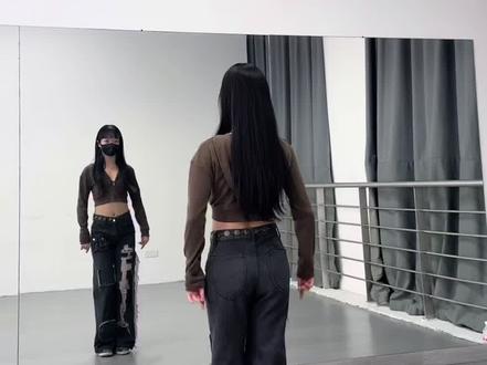 《小半dj版》教学在后面
#DJ版小半舞蹈挑战 #抖音热门舞蹈计划 #卡点舞 #教学