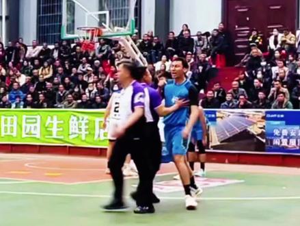 广西鹿寨四省篮球争霸赛冠军之战,广西启航VS新疆叶城,比赛出现争议一球,这球你怎么看?#篮球比赛 #抖音生活观察计划