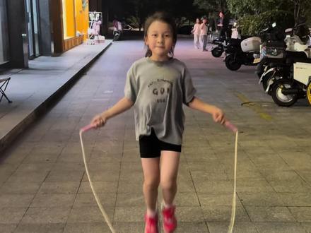 我问她谁教的,她说自己玩会的 😳 #金牌育言家 #她们的精选