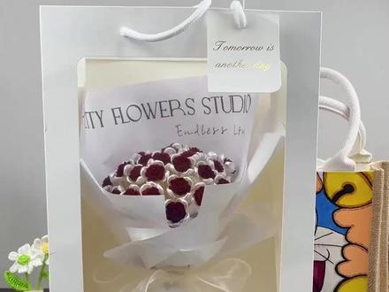 不凋谢玫瑰花束手工教程来啦~简单快速可完成的手工礼物,不仅是520,在生日纪念日或平时都可送礼的小惊喜#不凋谢玫瑰花 #手工diy #手工折纸 #520礼物 #少女心好物