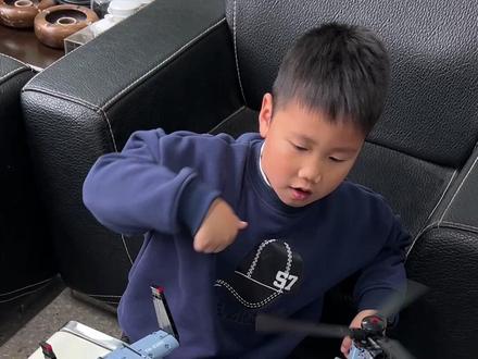孩子心心念念的礼物终于给他安排上了! 翼展宽度七十多厘米的大号鱼鹰直升机#拼装模型 需要很强的耐心和专注力才能拼装完成的#高难度积木 #哪个男孩子能拒绝这样的玩具