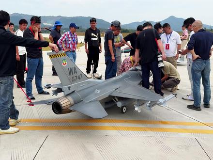 国内最大的F16涡喷模型 #航模 #涡喷航模