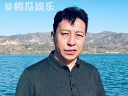 虽然没有叔的微信,但朋友圈全是叔!这是富一代和富二代的成长励志故事!#闻会军 #闻会军emo #闻会军什么梗
