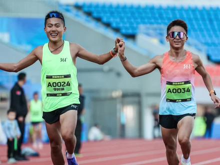 和@马拉松🏃李波 一起冲线!这机会太难得了~
#三号赛道 #三号赛道10km竞速系列赛 #比赛现场