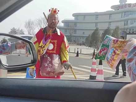 官厅服务区,偶遇大圣。