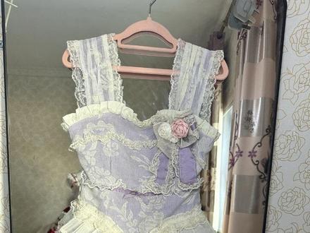 #洛丽塔lolita #里雾诗之春#里雾诗之春鸢尾 胸围74,腰围57, 腰部还有余量大家尽量买小一码 我感觉不拉拉链可以直接从头到脚