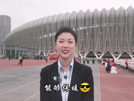 今晚鲁能和南通支云打比赛,有来奥体中心现场的吗?走,跟我一起感受一下赛前的气氛!#济南奥体中心球赛#上热门 #鲁能 #南通支云足球俱乐部 #足球比赛
