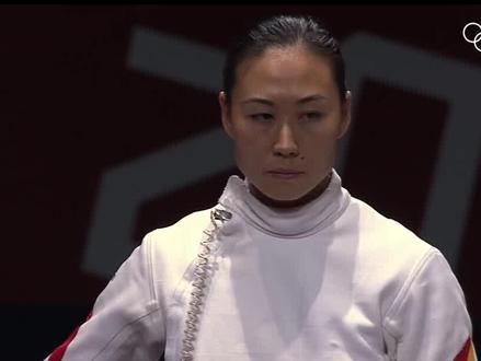 【2012年伦敦奥运会】李娜决赛得分集锦 李娜,她是我们击剑大师班重剑的第一期主教练,也是中国女子重剑的传奇人物。
1993 年 11 月,李娜踏上了击剑之路。经过多年努力,1998 年 1 月,她成功进入国家击剑队。
在她的运动生涯中,斩获众多荣誉。1999 年,荣获亚锦赛女子重剑个人和团体冠军;2003 年,勇夺世界杯悉尼站女子重剑团体冠军。
然而,她的运动生涯也并非一帆风顺。2007 年世锦赛女子重剑个人赛,她遗憾输给名将海德曼,获得亚军;2008 年北京奥运会,仅以一步之差与奖牌擦肩而过。
北京奥运会后,李娜退出赛场,结婚生子。2011 年初,她正式复出。
复出后的她继续创造辉煌。2006 年世锦赛,她率领中国队夺得女子重剑团体冠军。2012 年伦敦奥运会,她助力中国队在女子重剑团体决赛中以 39-25 击败韩国队,夺得金牌,实现了中国女重历史上奥运会金牌零的突破。
在我们的击剑大师班中,李娜将作为第一期重剑主教练,为学员们带来丰富而专业的教学内容:
基础技巧讲解:包括站姿、握剑、移动等基本动作的要点。
战术分析:针对不同对手和比赛情况,分享实用的战术策略。
实战演练:亲自指导学员进行模拟比赛,提高实战能力。
心理素质培养:帮助学员在比赛中保持冷静和自信。
加入击剑大师班,你将有机会接受李娜的专业指导,提升自己的击剑水平。
#击剑 #击剑运动 #击剑比赛 #击剑大师班 #少儿击剑