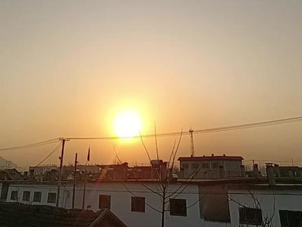 #月亮太阳和地球画V形