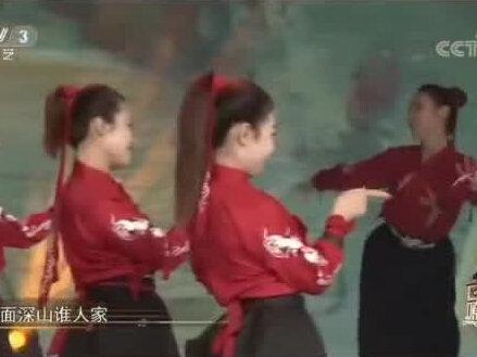 #小黎星艺术团 #我要上热门 小黎星艺术团教师团队参加央视综艺频道CCTV-3《回声嘹亮》,王洁实老师演唱:《笑纳》,编舞:黎老师! 央视三套2021.10.13晚22:00播出
