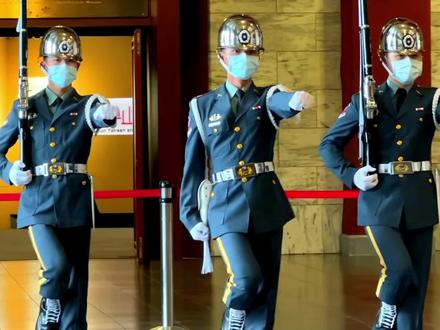 笑的跟花一样#台湾女生 #仪队表演