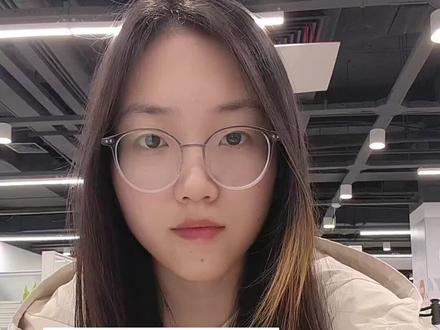 体育特长生的同学们注意了!高考志愿填报千万别盲目乱填,体育生填报规则和普通考生完全不一样,一步错就容易滑档、落榜。
首先记住核心关键点,体育类志愿全部在提前批次填报,分本科提前批、专科提前批,一定要看好本省填报时间,千万别错过窗口期。
其次必须双过线,文化课分数线、体育专业分数线都要达标,只有双过线,你的志愿才有效,才有投档录取资格。
然后搞清楚三种升学路径:体育单招、体育统招、高水平运动队,根据自己专项实力和文化成绩对号入座,不要混报浪费名额。
填报策略记住口诀:高分冲名校,中分选城市,低分稳选专业。一定要做好冲、稳、保梯度搭配,参考近三年院校投档线、综合分排名,不要只看分数不看位次。
另外重点避坑:体育提前批不能兼报军校、公安等其他提前类志愿;一定要看清院校招生要求、身高专项限制,勾选服从专业调剂,大大降低滑档风险。
体育生升学不容易,赛场拼实力,志愿拼规划。按照规则合理填报,用好你的特长优势,稳稳上岸理想大学!#大学生专业选择 #高考志愿填报#高考加油 #春暖花开奔你而来 #西凤到位摇出韵味 #体育生志愿填报