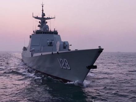 人民海军又添新舰,052D型导弹驱逐舰甘孜舰亮相黄海 #052d驱逐舰#甘孜舰#训练日常(刘渊博 孟龙|编辑:张力元 李炯|编审:赵阳)