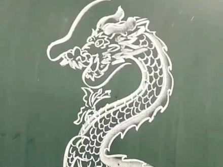 #粉笔画 龙 刚画完就下雨了 简直不敢相信……