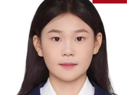 宁波又要出一个“小孩姐”?这次不是陈妤颉,而是张佳怡! 宁波又一个小孩姐可能要上交国家队了,这次说的不是陈妤颉,而是15岁的北仑姑娘张佳怡。这位在跳远、三级跳远、100米短跑等多个项目都有出色表现的田径天才,将与陈妤颉一起参加短跑国家集训队的集训,目的是为了备战东京世锦赛。参加此次集训的运动员7人,浙江占了其三,除了宁波的两个未成年小将之外,另一个则是短跑名将谢震业。说起来,宁波一直都是一个人杰地灵的城市,也担得起冠军之城的赞誉。除了已经多次获得世界冠军的平衡木冠军杨波、游泳冠军汪顺、余依婷、射击冠军杨倩等知名运动员之外,还有年仅16岁就多次打破世界纪录的标枪及铅球运动员严子怡。#陈妤颉 #张佳怡 #宁波 #田径 #美女