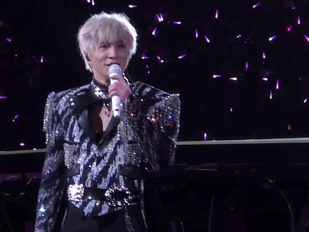 就这样狠狠的被饭撒~(bushi)#薛之谦 #万兽之王 #演唱会