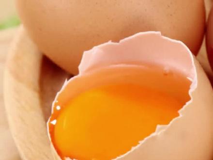 黄天鹅鸡蛋色素究竟是人工还是天然?王海发发布检测视频称,胖东来在售黄天鹅等多款鸡蛋检出人工色素-角黄素! #胖东来 #鸡蛋 #色素 #315 #黄天鹅